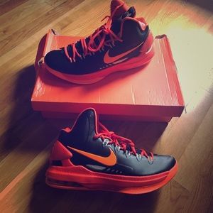 Nike KD V (Men's Sz. 9)